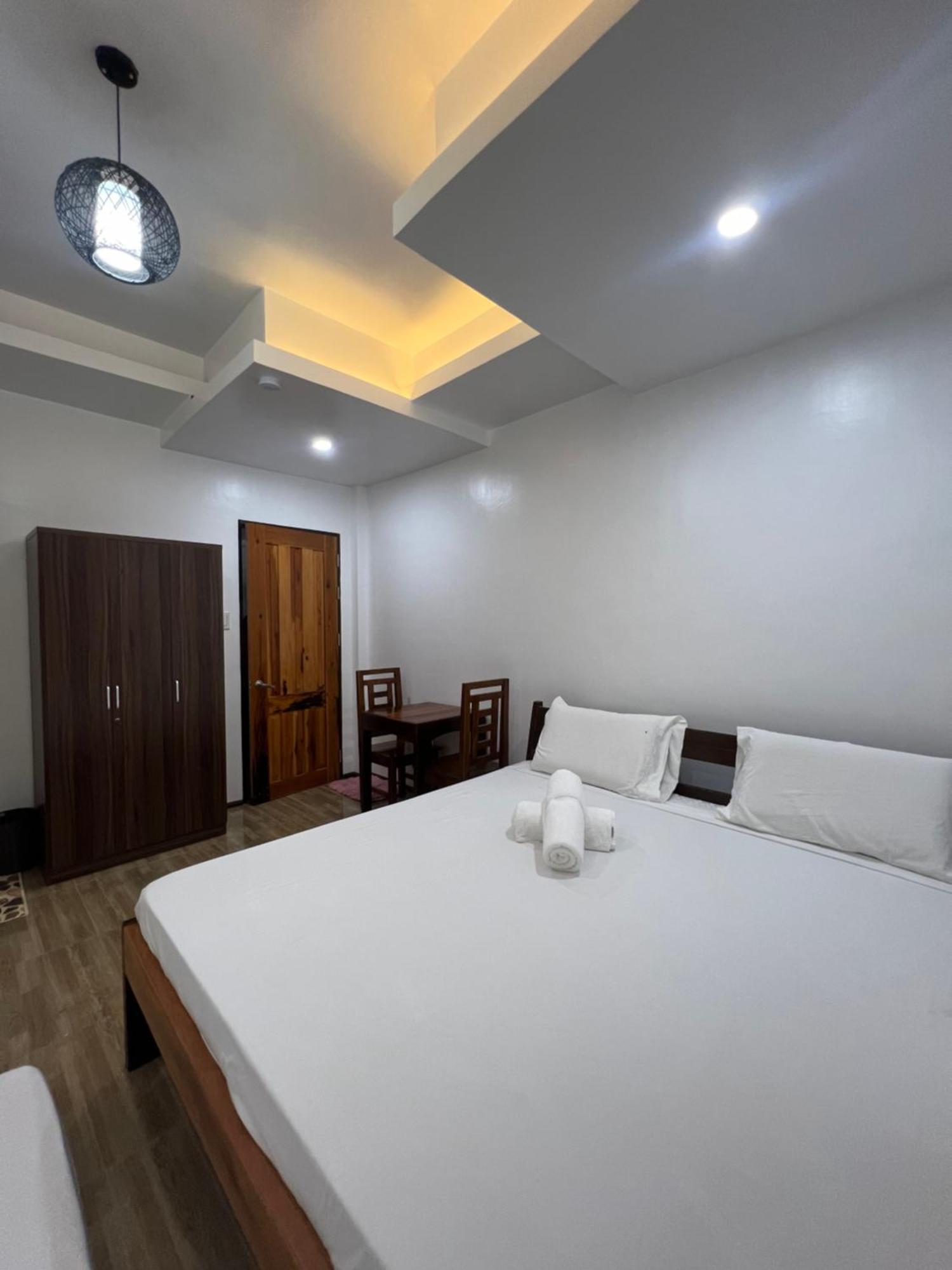 Rich-Vania Suites Хенерал Луна Екстериор снимка