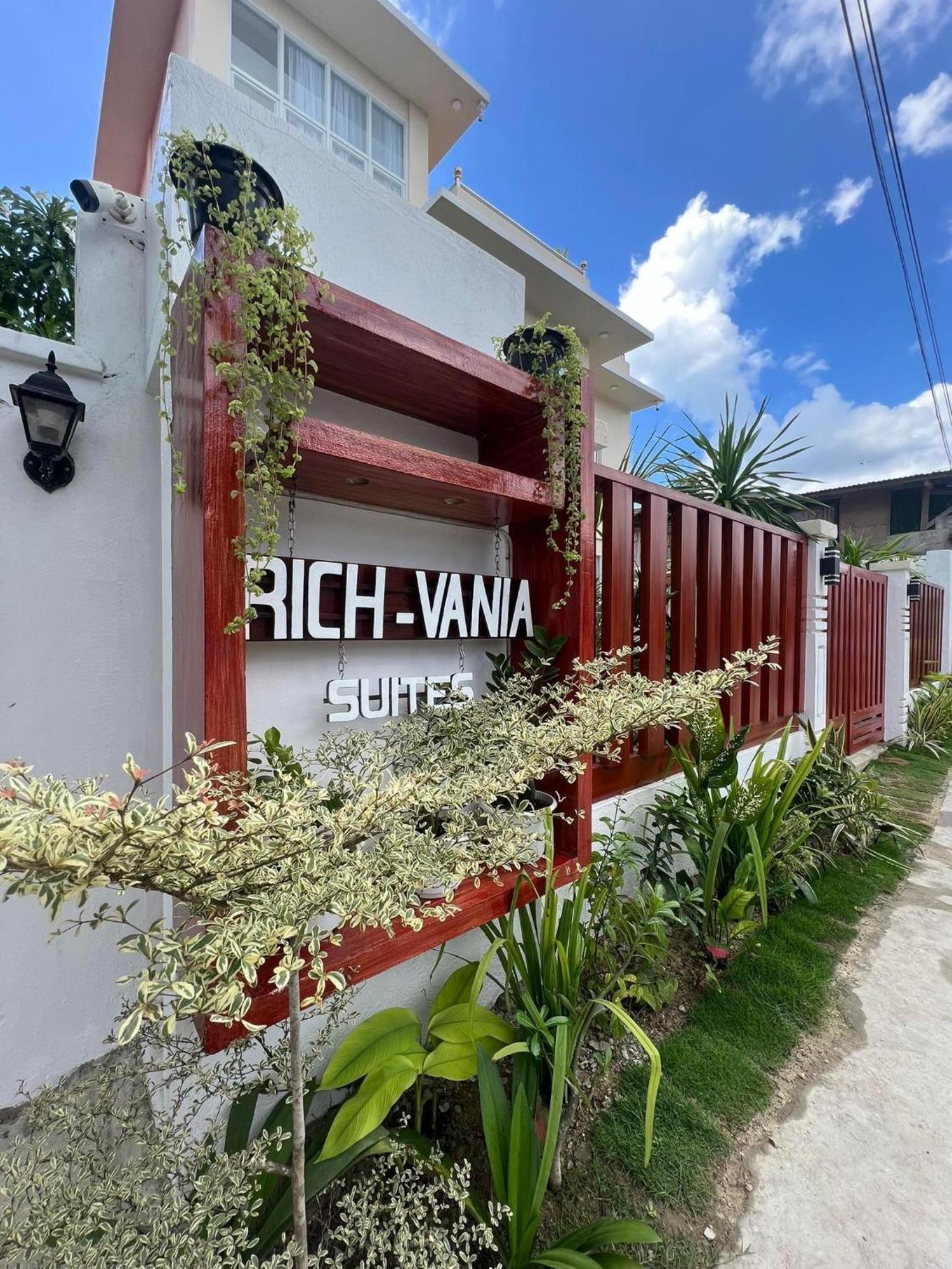 Rich-Vania Suites Хенерал Луна Екстериор снимка